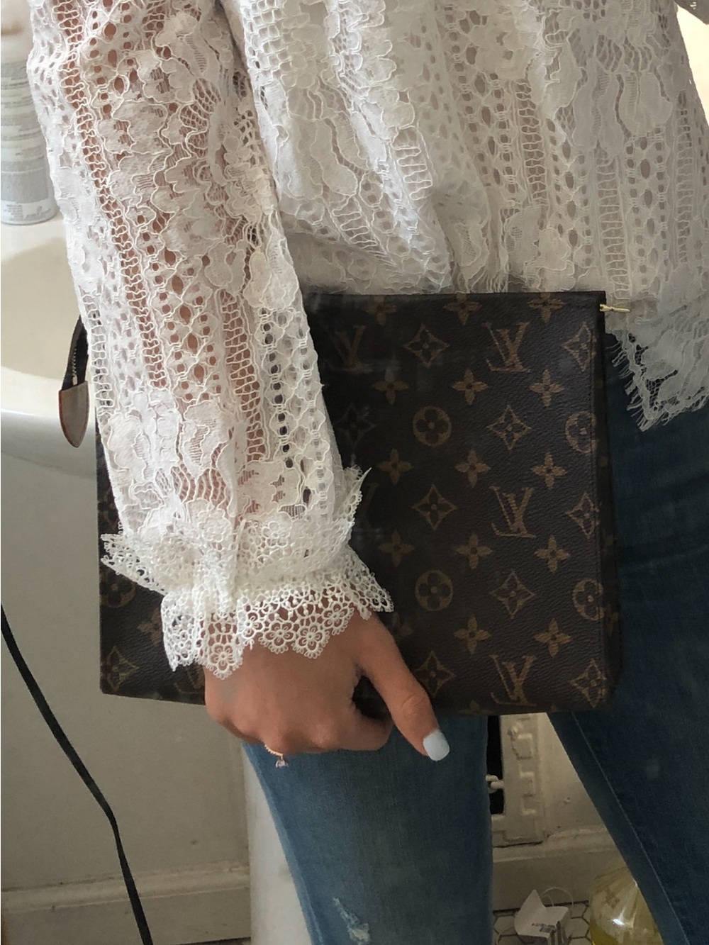 Louis Vuitton Brown Monogram Pouch with Gold Hardware. Toiletry pouchette 26